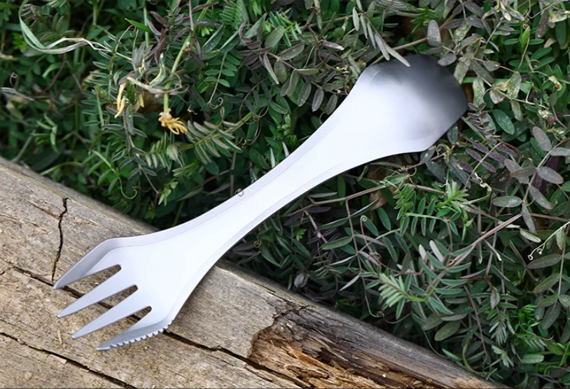 The integrated set of pure titanium knives, forks, and spoons