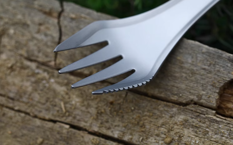 The integrated set of pure titanium knives, forks, and spoons