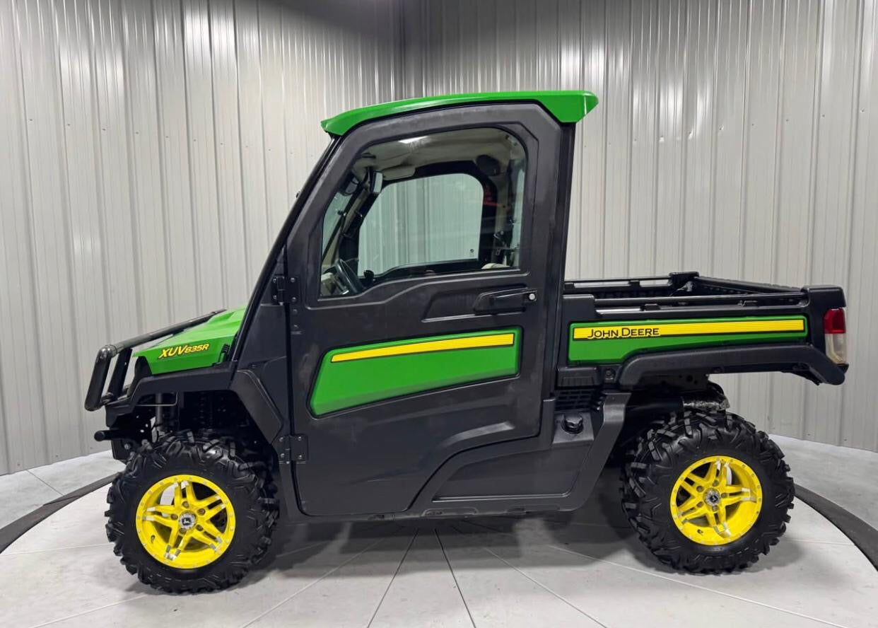 John Deere XUV835M Cab Crossover Utility Vehicle